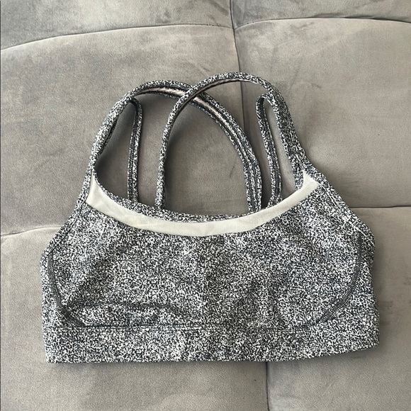 “LuluLemon Sports Bra
 Size 6” - Picture 1 of 4